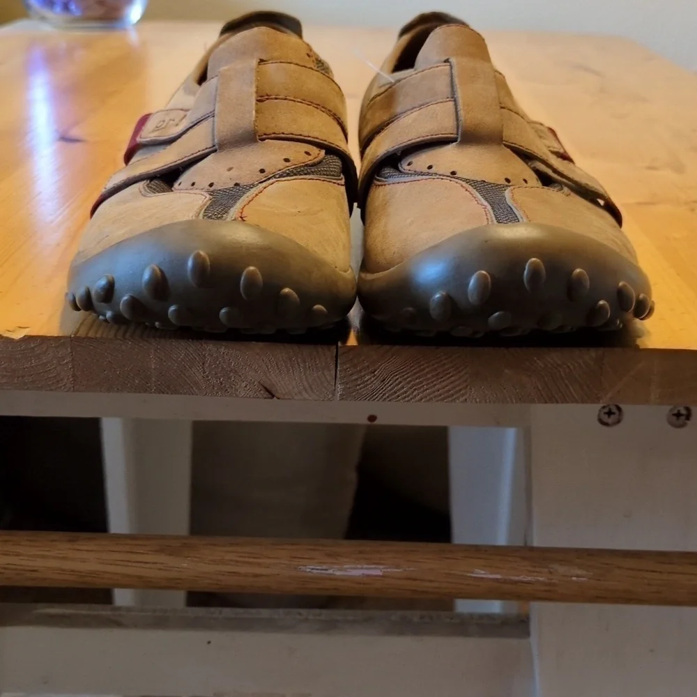 Clarks Pr!vo: The Ultimate Comfort and Style for Your Feet!